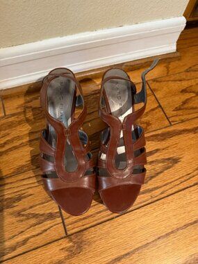 Marc Fisher Brown Leather Strappy T-Strap Heels Sandals, Size 8